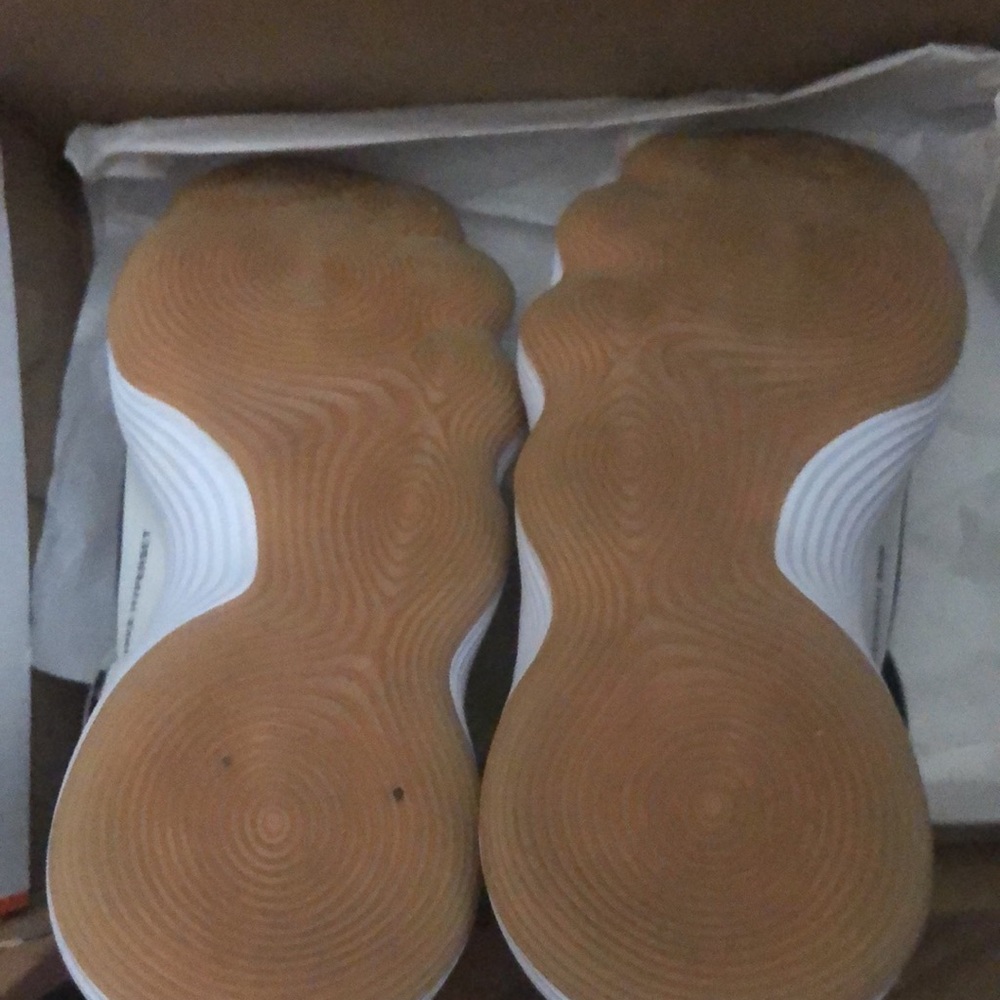 Unisex Nike React HyperSet
Indoor Court Shoes. Worn a few times on court. - Picture 8 of 9